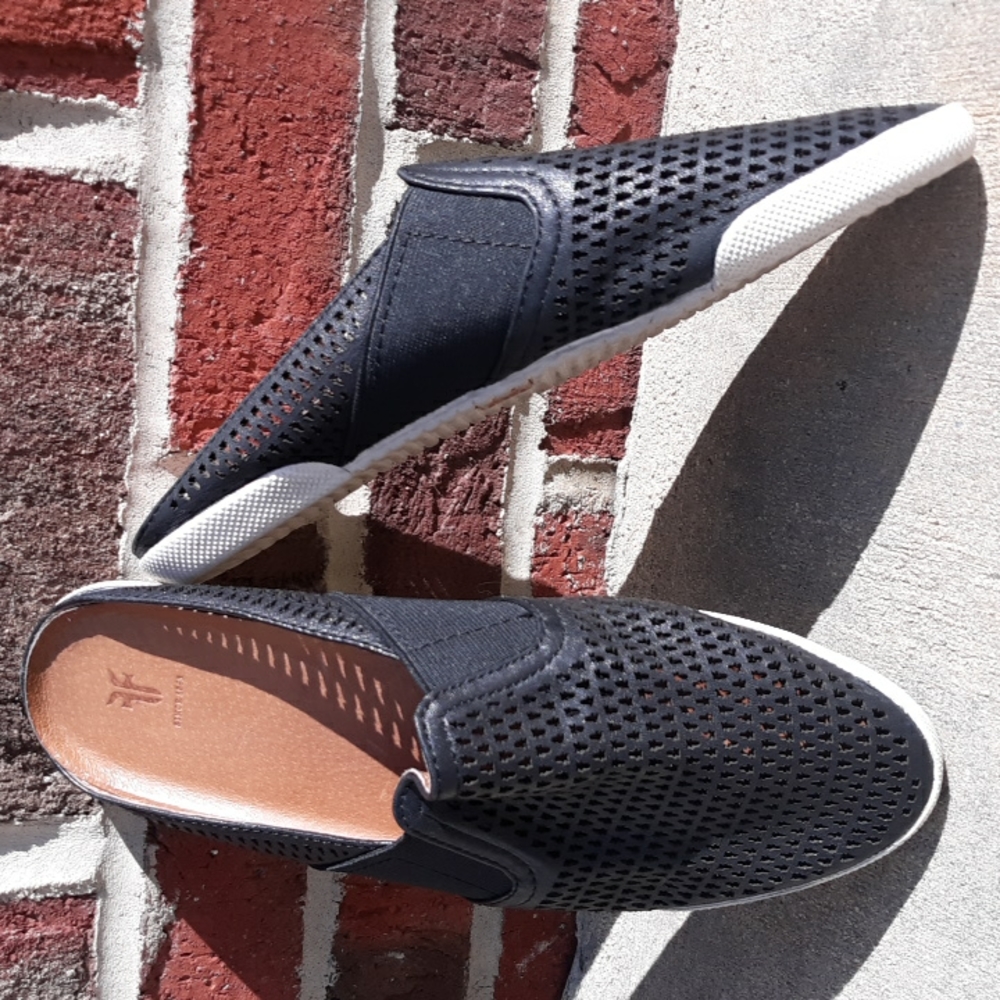 Frye 6.5M Black Preforated Stretch Panel Slide In Slip On Flat Shoes